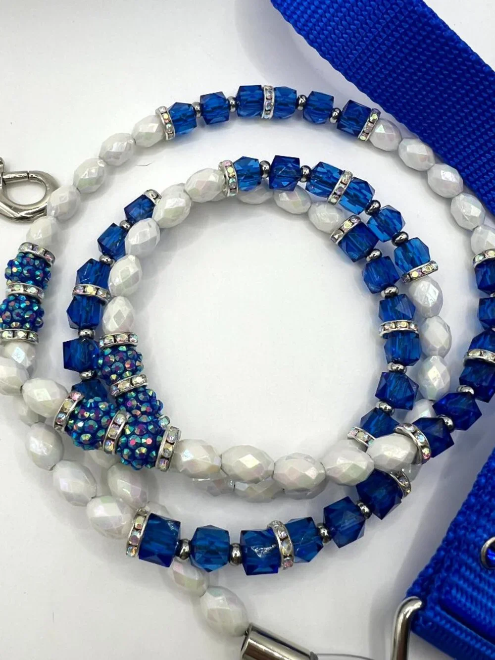 Bougie Beaded Dog Leash - Blue & White - Sparkly - Handmade - Picture 5 of 8
